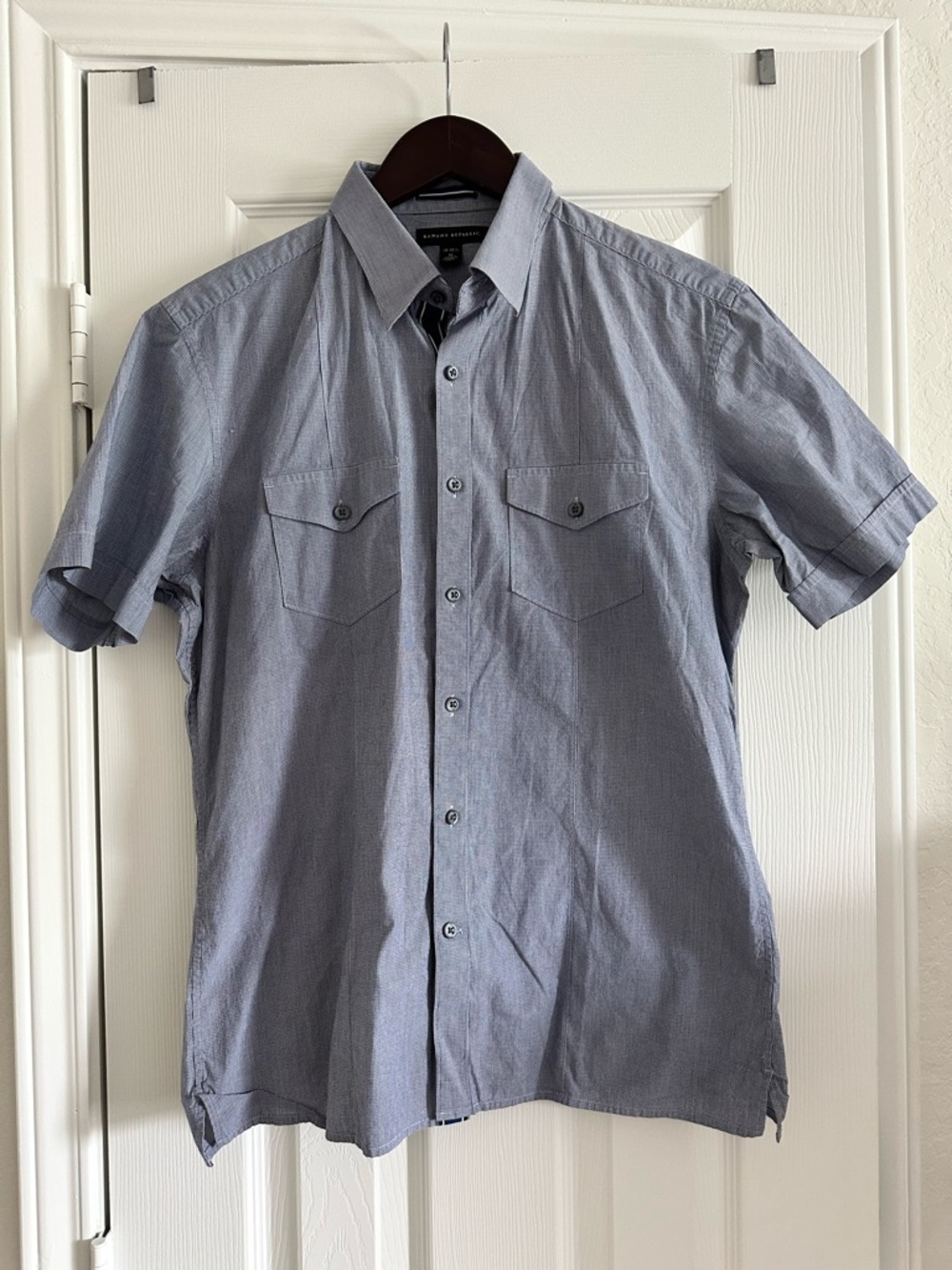 Banana Republic Men's Blue Striped Short Sleeve Button Shirt, Medium (15-15.5)